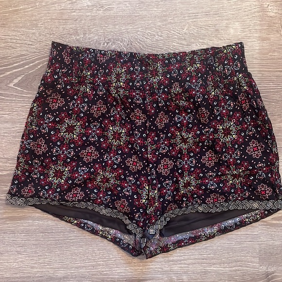 FRANCESCA'S Patterned Shorts - Picture 1 of 3